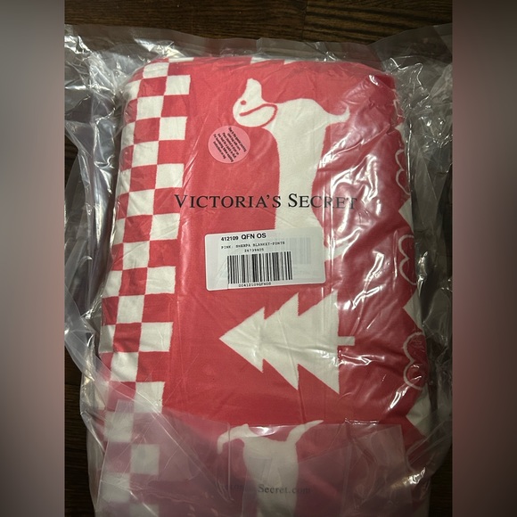 Victoria's Secret / Pink Plush Blanket - Picture 5 of 5